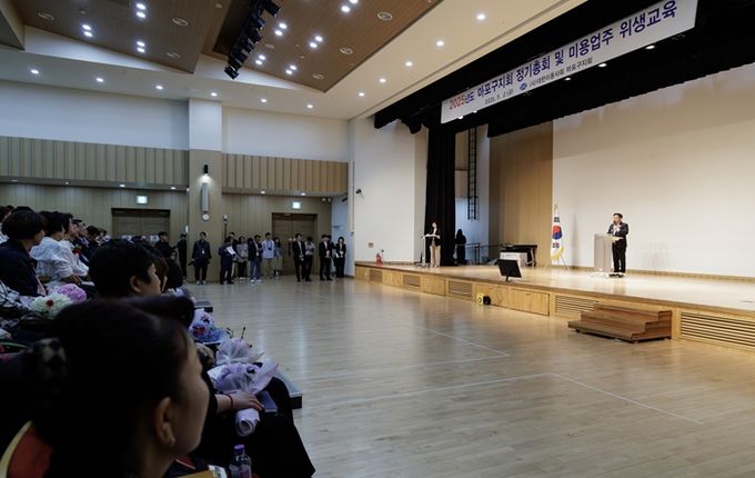 (사)대한미용사회 마포구지회 2025년 정기총회 및 위생교육에 참석한 박강수 마포구청장