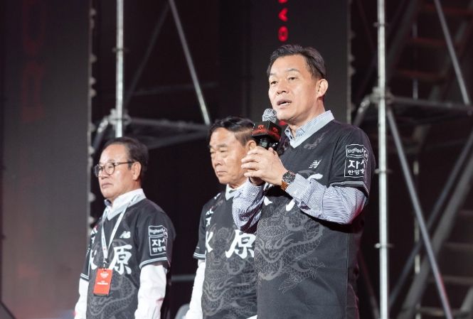 이재준 수원시장이 환영사를 하고 있다.