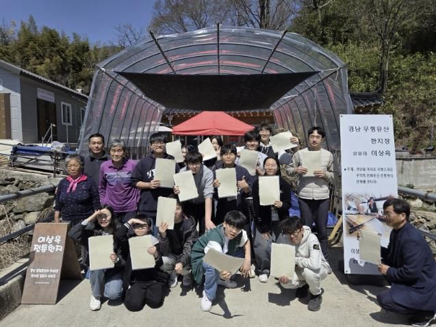 함양 지역 초·중학생 전통한지 문화체험 행사 진행