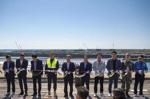 케이슨 거치완료 기념 커팅식