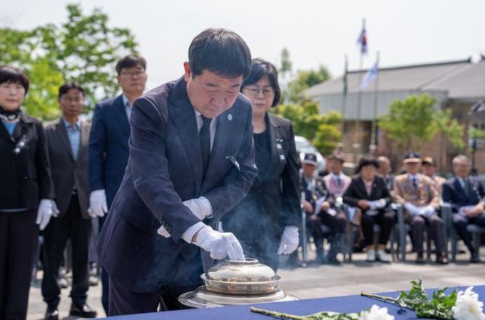 증평군 고 연제근 상사 추모식
