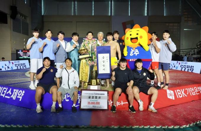 울주군청 해뜨미씨름단 노범수, 유성온천장사씨름대회 금강장사 등극