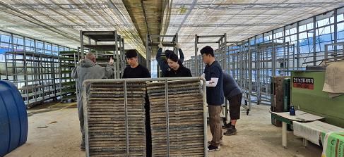 고성군 농식품유통과, 봄철 농촌일손돕기 작업