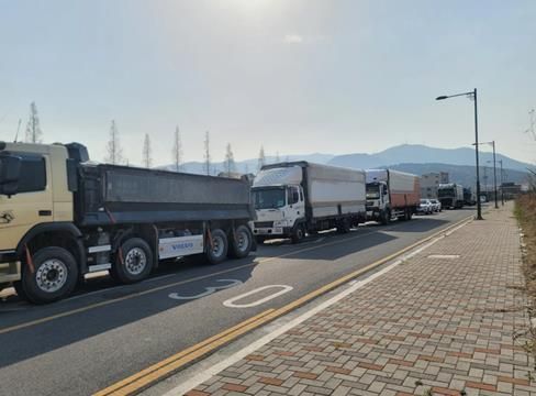 김해시 장유출장소, 장유 내덕지구 및 율하 스카이시티 제니스&프라우 아파트 후문 일대