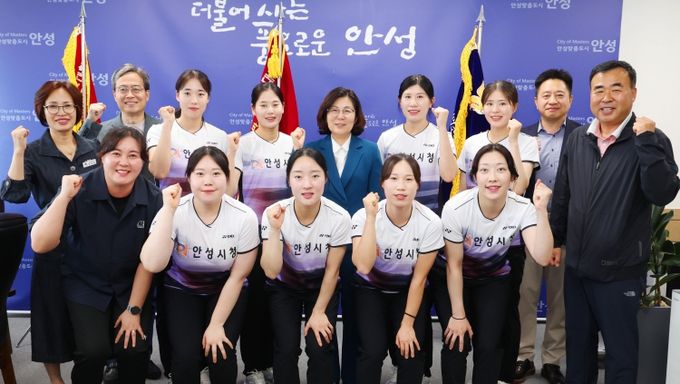 안성시 소프트테니스팀, 2025년 상반기 주요 대회 석권…우승기 봉납식 개최