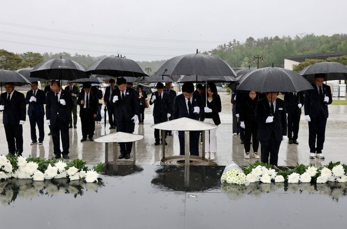 전라남도의회, 제45주년 5·18민주화운동 기념 참배