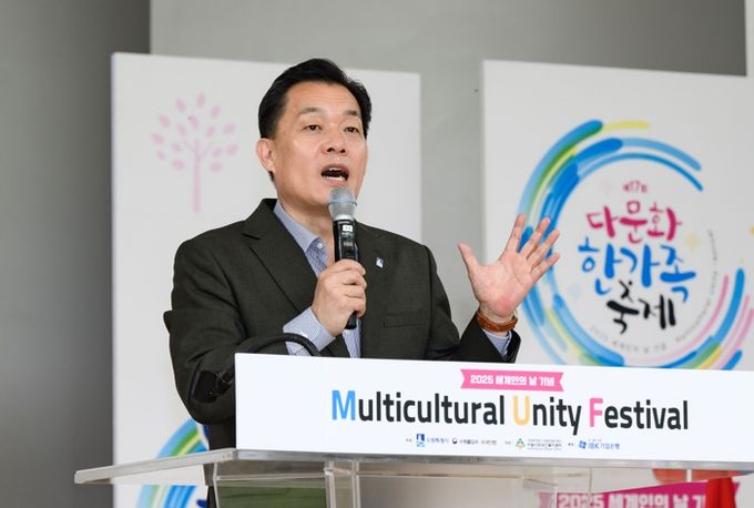 이재준 수원시장이 인사말을 하고 있다.