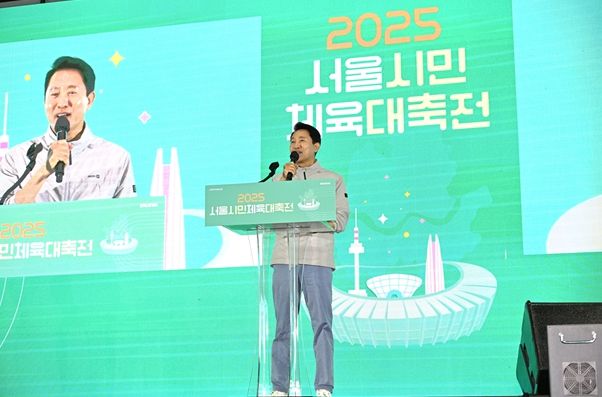 오세훈 서울시장이 17일(토) 오전 잠실실내체육관에서 열린 「서울시민체육대축전」 에서 개회선언을 하고 있다.