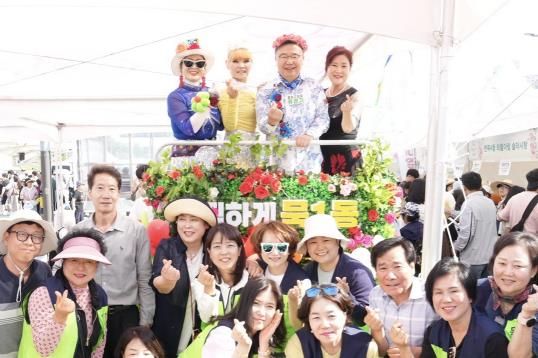 장미축제 주민센터 부스에 함께하는 류경기 중랑구청장