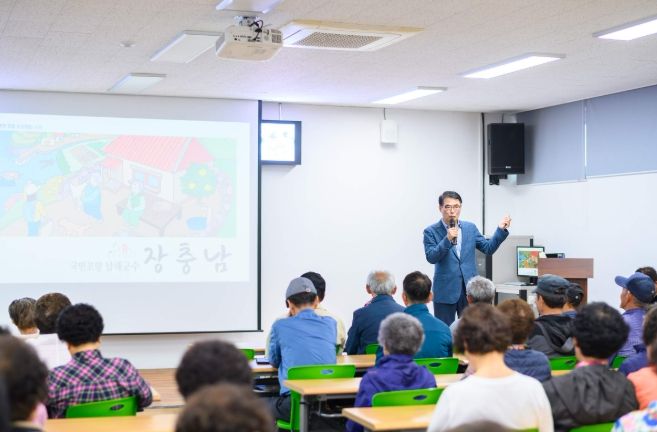 장충남 남해군수, 미조면 노인대학서 ‘국민고향 남해군’ 특별 강연