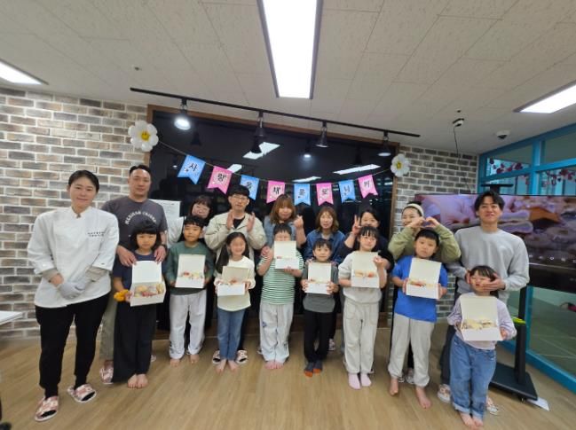 고성군다함께돌봄센터2호점 부모와 아이가 함께하는 달콤한 요리시간 ‘사랑을 채운 모나카 만들기’ 진행
