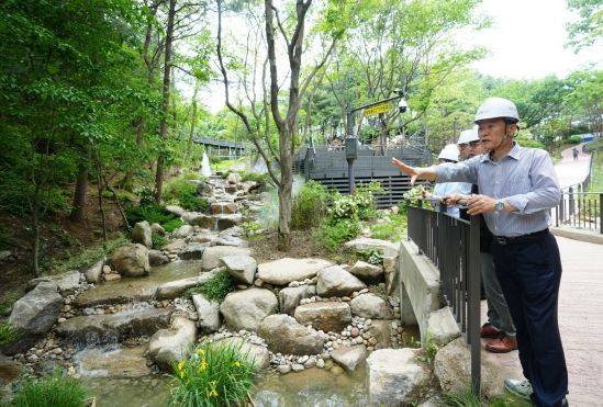 이승로 성북구청장, 오동공원 생태계류원 조성 현장 방문