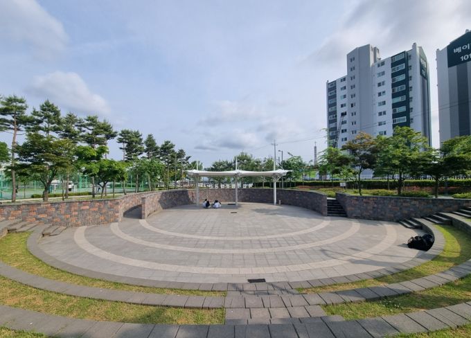 야외무대 개방해 지역 예술인 버스킹 공연