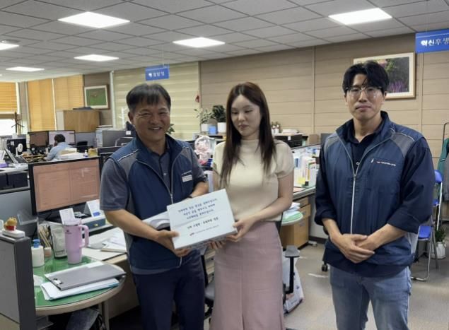 공무원노조 합천군지부, 시보해제 새내기공무원에 '응원의 떡' 전달