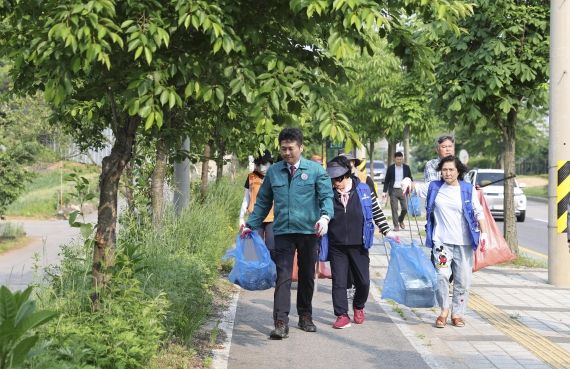 (새봄맞이 민관합동 대청소 마무리)
