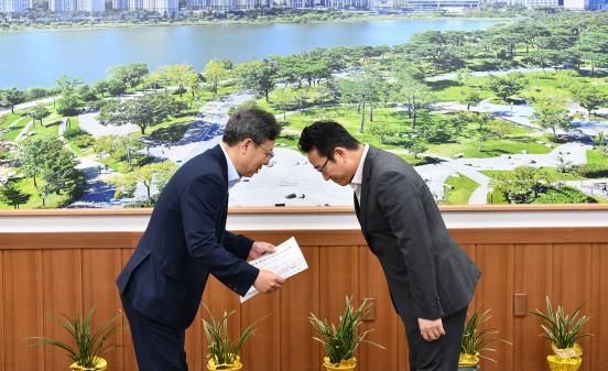 수원시 영통구, 제19회 영통청명단오제 앞두고 초헌관 망기 전달식 진행