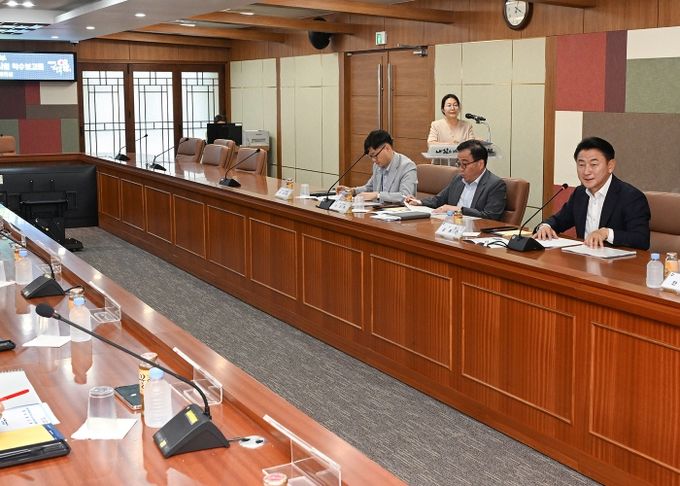 김동근 시장이 6월 10일 ‘현충탑 메모리얼 파크 조성사업 기본 및 실시설계 용역’ 착수보고회를 진행하고 있다.