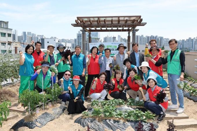 대구 중구 동인동, 공유냉장고와 옥상텃밭으로 상생형 복지공동체 실현