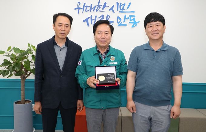 길안면․임하면 주민들, 권기창 안동시장에 감사패 전달