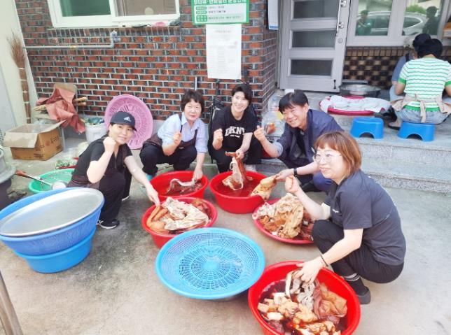 함양군 여성자원봉사회, 상백마을 천연염색 체험 행사 열어