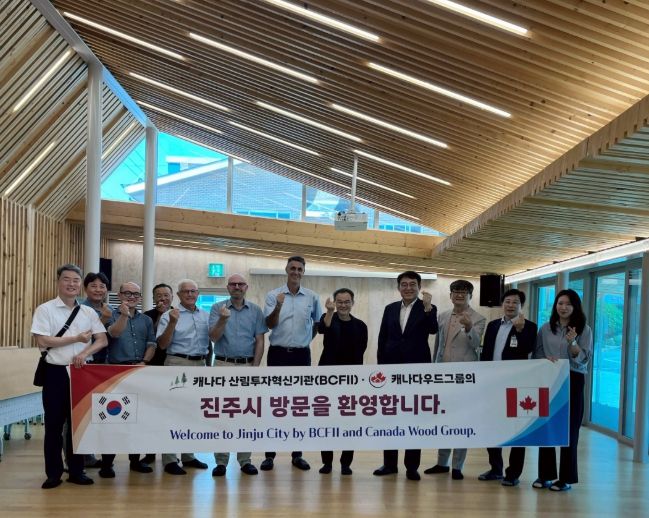 진주시 목조건축, 캐나다 방문단 현장 방문