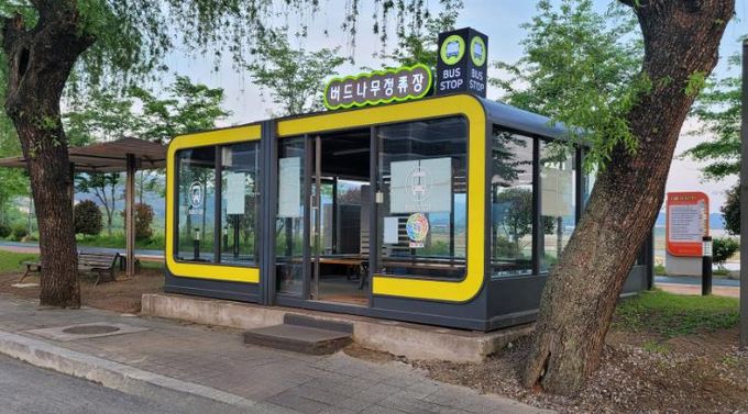 버스 정류장.