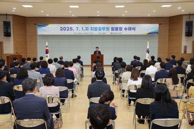 충북교육청, 7월 1일자 지방공무원 임용장 수여