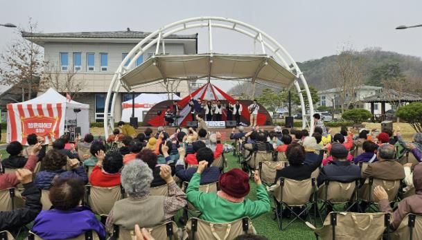 청춘마이크 공연 사진