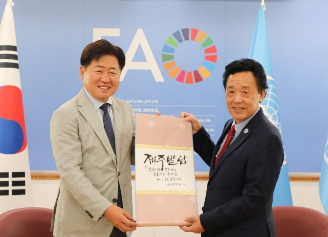 오영훈 지사와 큐동유 사무총장