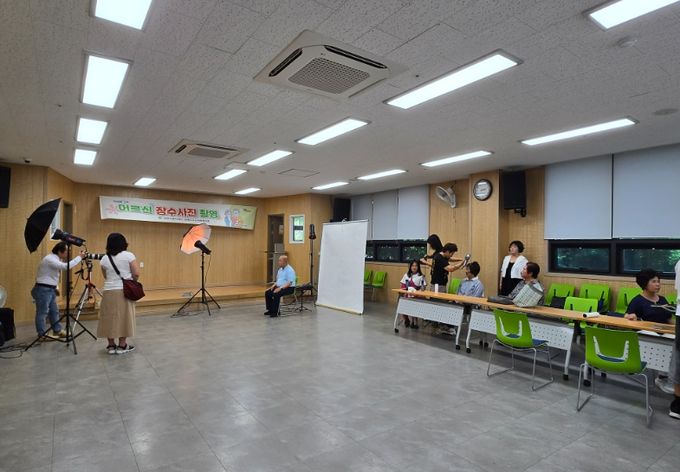김해시구산사회복지관 어르신 장수사진 촬영