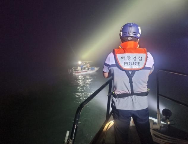 짙은 안개 속 표류하던 모터보트..완도해경의 신속 대응으로 무사 구조