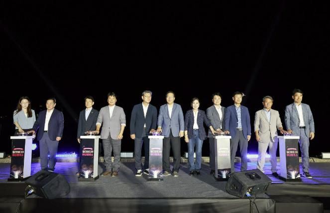 성대한 불꽃으로 하나된 창원, '제15회 시민의 날' 기념 불꽃쇼 성료