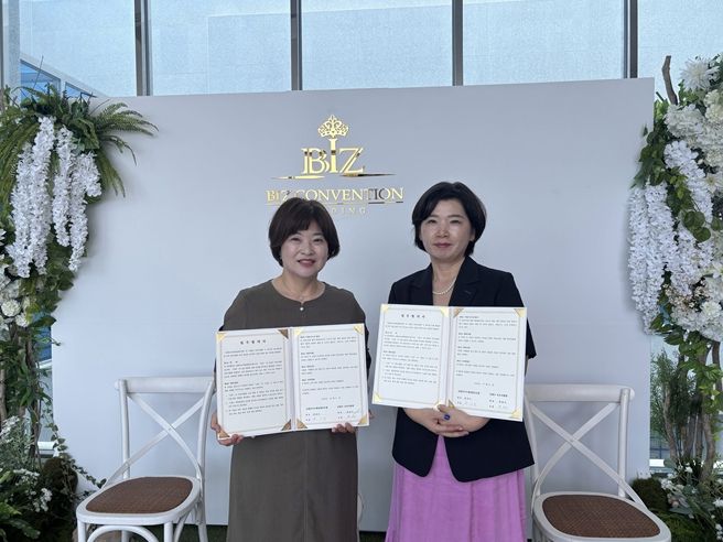 박영미 김해시간호사회 회장, 곽지수 김해인아트웨딩협동조합 대표