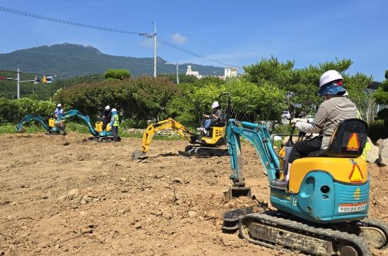 거제시, 여성농업인 굴삭기 안전교육 실시
