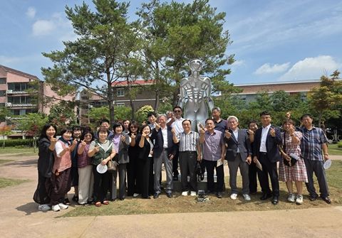 진영역사공원에 김영원 작가 대표작 설치 제막식