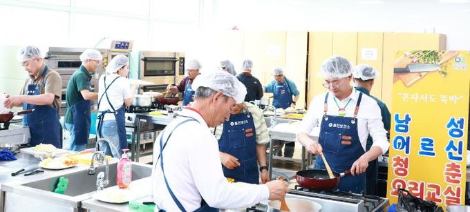 울진군, 남성 어르신 청춘 요리교실 제2기 참여자 모집