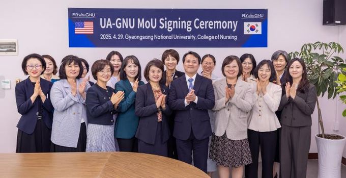 간호대학이 한국간호교육평가원이 주관하는 ‘간호교육인증평가’에서 최고등급인 ‘5년 인증’을 획득했다. 사진은 4월 29일 미국 애리조나 대학의 간호대학과 국제협약을 체결하는 장면이다.