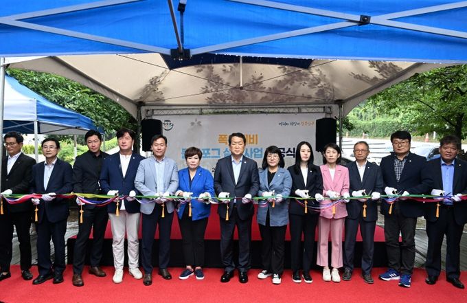 울산 남구(구청장 서동욱)는 연일 이어지는 폭염특보로 큰 피해가 우려되자 구민 안전과 예방 위주의 종합적 방재 대책으로 여름철 자연재난 대응에 적극 나섰다.