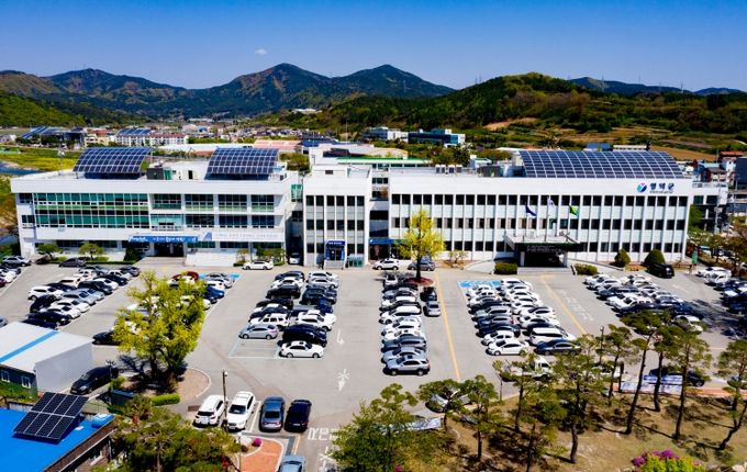 영덕군청 전경.