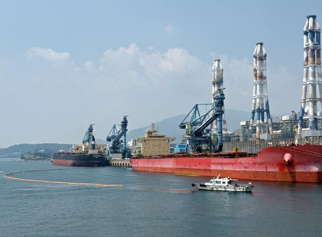 사천해경, 민관 합동 해상방제 훈련 모습.