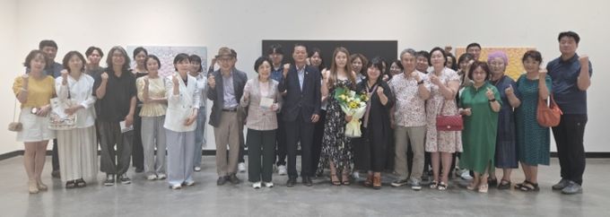 지난 7일 별무리아트센터에서 2인 회화작가 초대전 ‘별별정원’의 개막 행사가 열렸다.