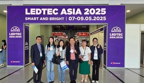 창원시 글로벌비즈센터에서 인턴으로 근무 중인 청년들