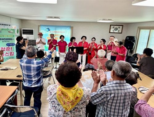 경로당 순회 문화공연 '청춘! 버스킹' 실시