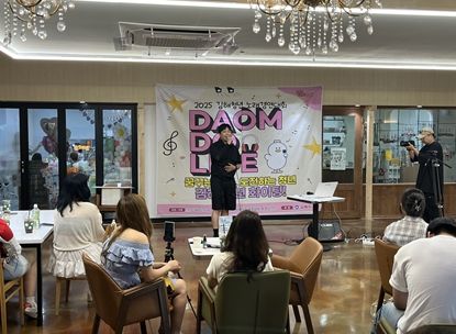 청년몰 노래경연 모습(김경륜씨)