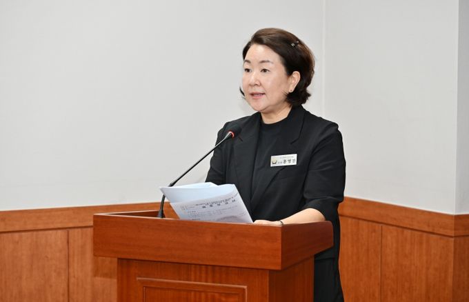 홍영진 의원은 15일 해당 상임위원회에서 도시농업활성화 지원 조례 개정안 발의 배경에 대해 설명하고 있다