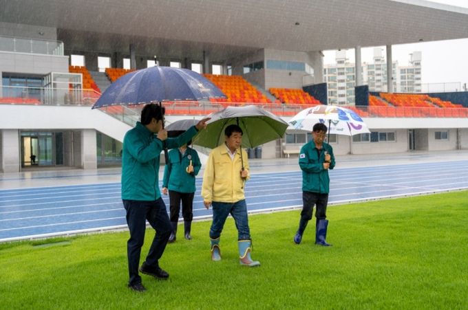 이재영 증평군수 호우 대비 종합운동장 현장 점검