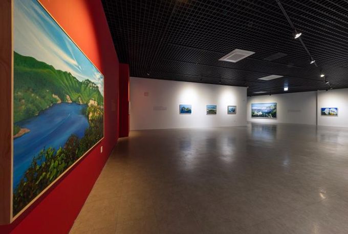 제1전시실 : 아름다운 금수강산을 표현한 작품들의 전시 모습