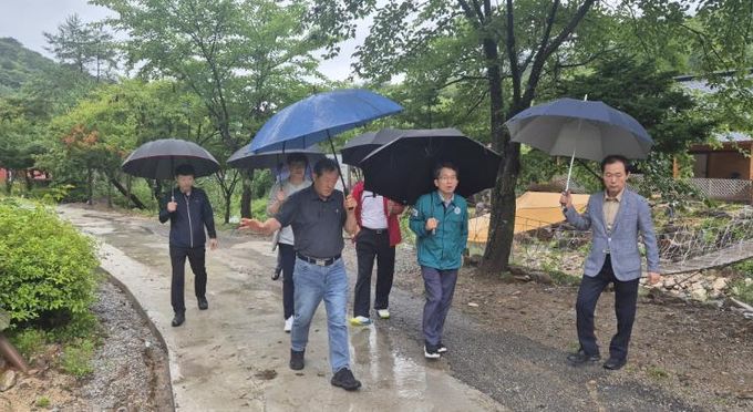 유정근 영주시장 권한대행이 재난 인명피해 우려지역 긴급 점검을 실시하고 있다