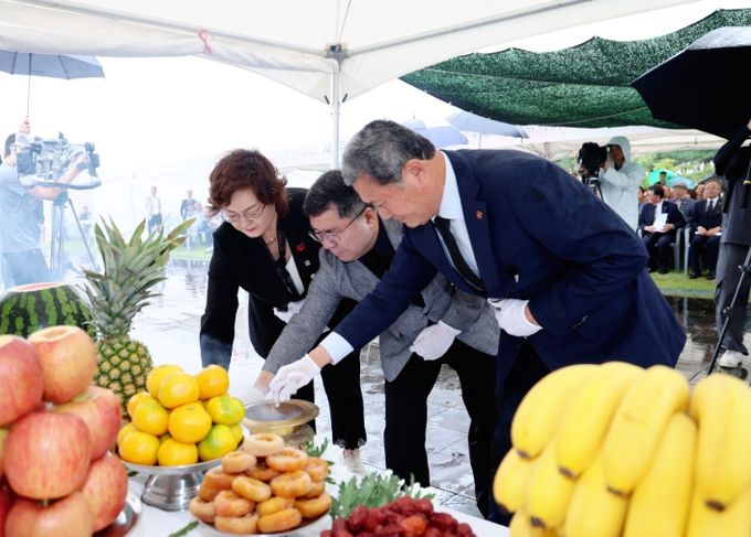 제주4·3행방불명희생자 진혼제 참석한 김완근 제주시장