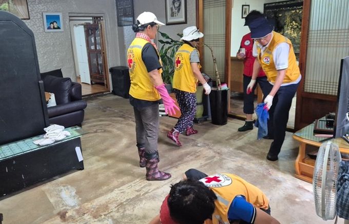 함양군과 민간단체, 침수 피해 가구 신속 복구 지원